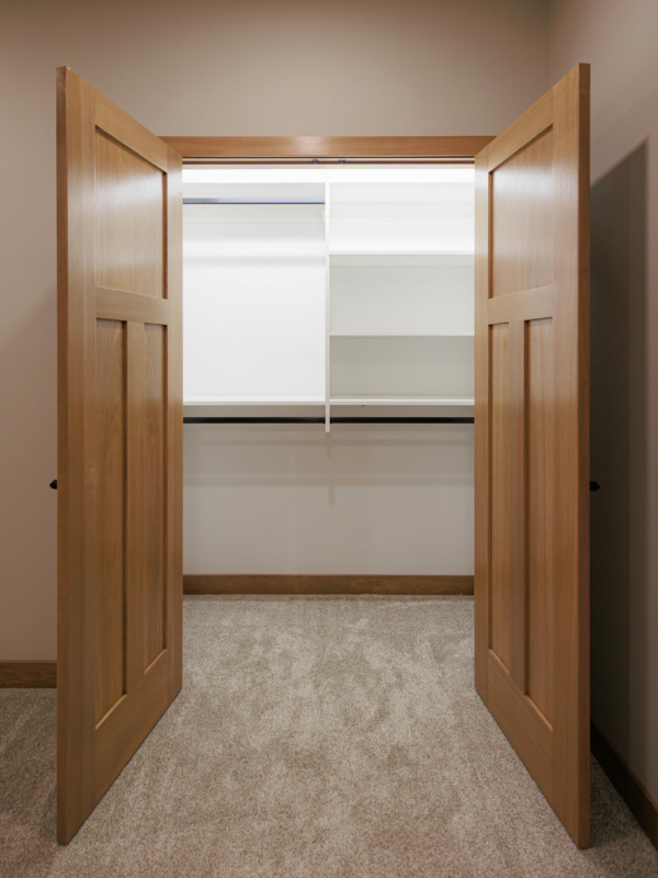 Walk in closet shelving lights